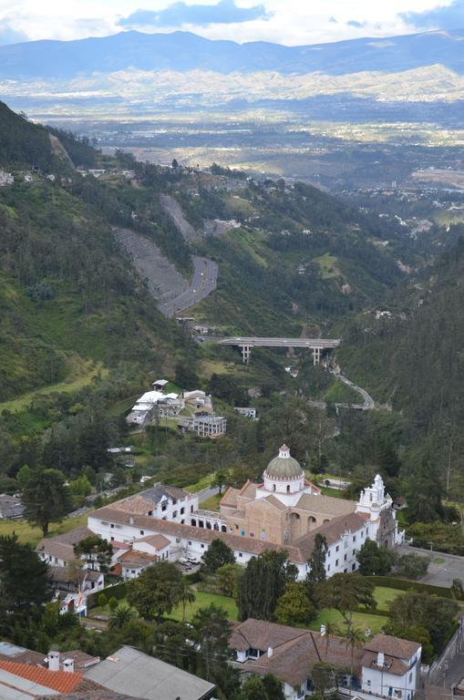 Hotel Stubel Suites & Cafe Quito Exterior photo